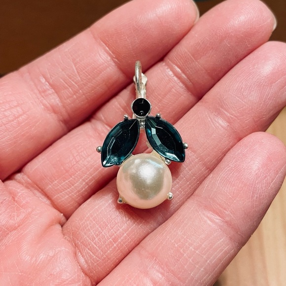 Faceted Leaf and Faux Pearl Drop Earrings - Picture 3 of 3